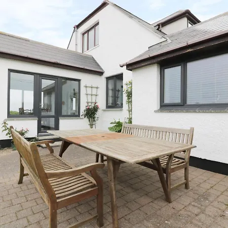 Chynoweth Holiday home Crantock